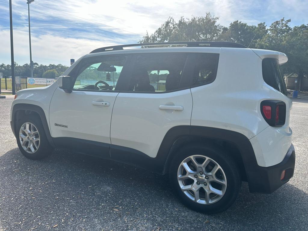 2016 Jeep Renegade Latitude's photo